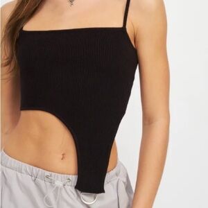 🧲 Emory Park Kaylee black ribbed asymmetrical tank top.
